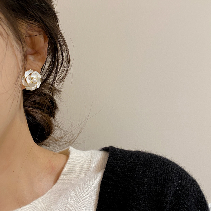 【1-2 yuan Earrings 】ins Korean version light Luxury high-end versatile stud earrings 2025 New style Personalized, fashionable and elegant earrings details Picture