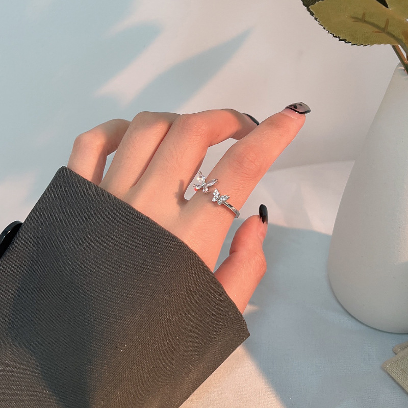 Double butterfly flower zircon open ring for women, adjustable, personalized and fashionable ring, niche design, high-end and cool Application Scenario