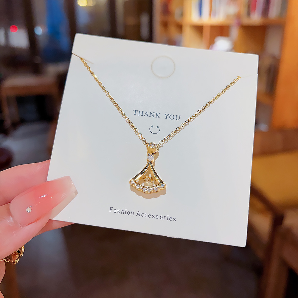 A light luxury, versatile, and internet-famous bestseller, geometry-shaped titanium steel necklace, a niche collarbone chain for women, and a simple and individual Korean-style accessory details Picture