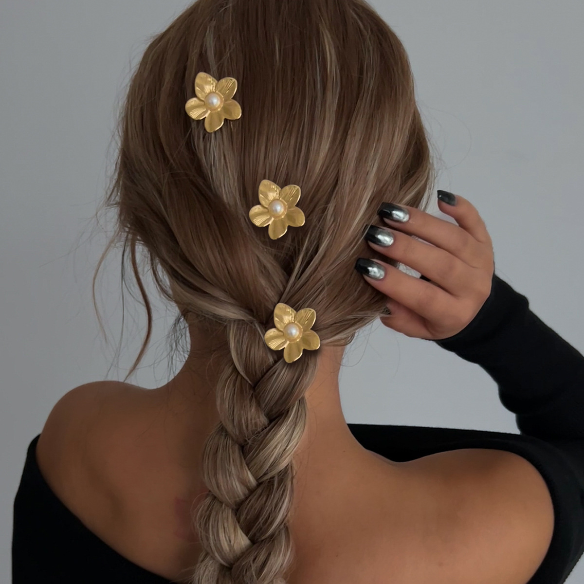 Wholesale of cross-border braided hair accessories from Europe and America, TEMU's new starfish accessories, high-color-retention electroplated summer style fashionable hairpins details Picture