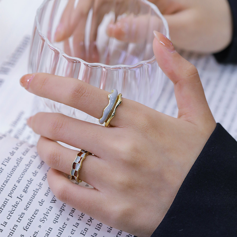 A high-end, personalized, drip-glazed checkerboard open ring with a cold and elegant feminine style, a new trendy, ins light luxury food ring details Picture