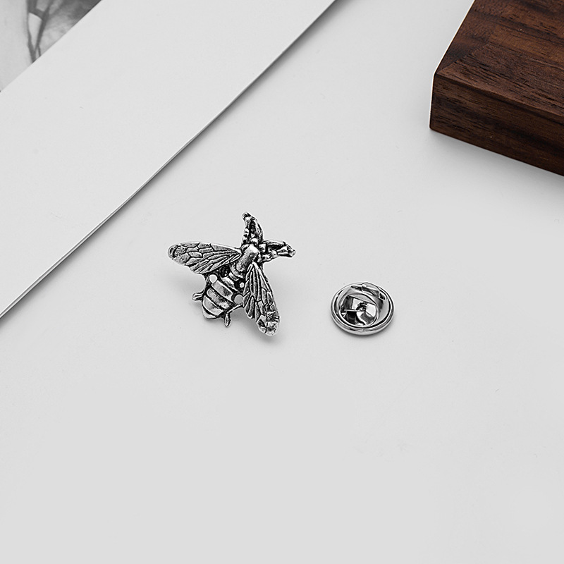 Fashionable, exquisite and versatile animal and insect brooches and corsages that are selling well in Europe and America Specification drawing
