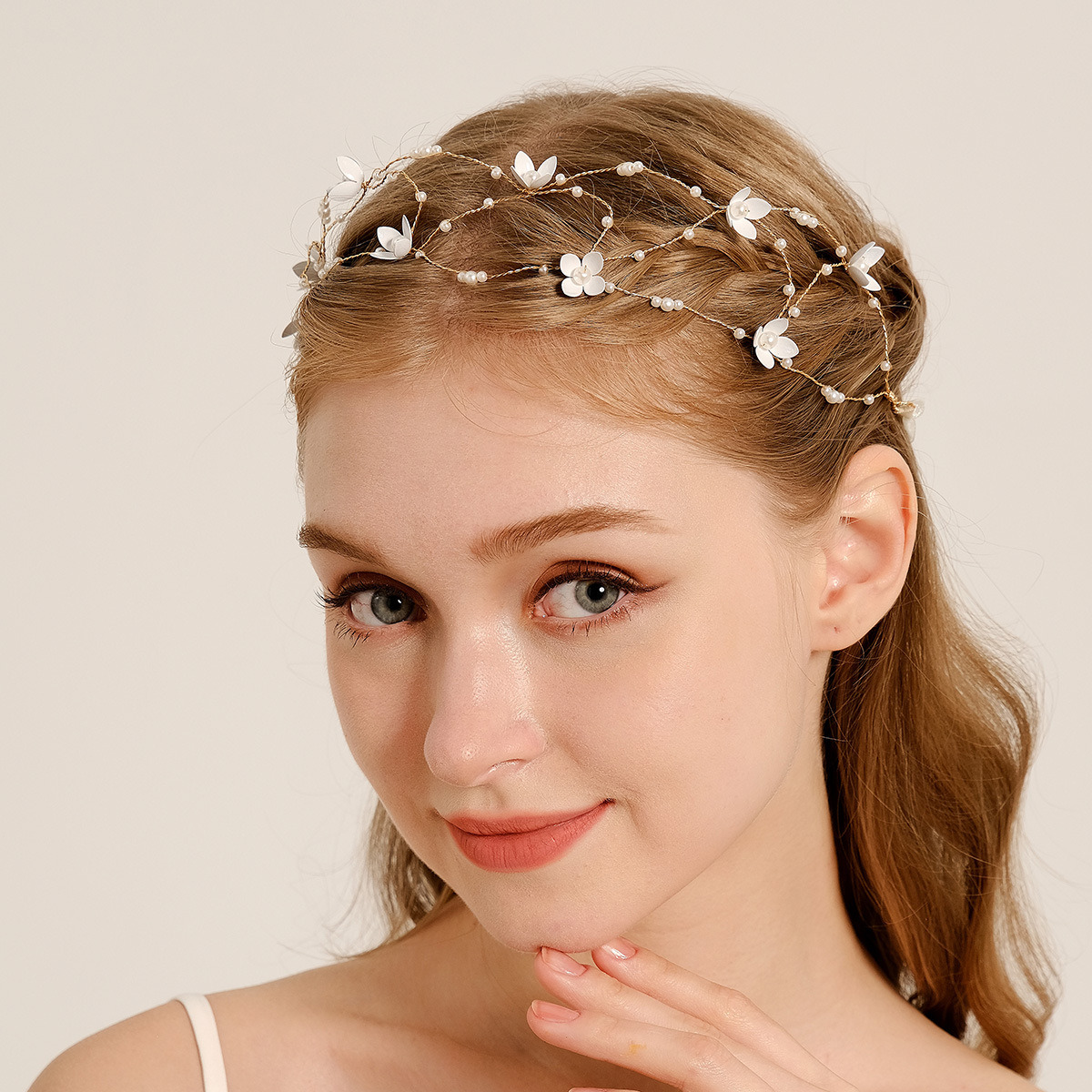 European and American bride accessories, wedding gowns, evening gowns, hair bands, retro and versatile hair-pressing headwear, handcrafted beaded flower grid headbands full figure