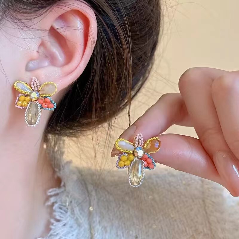 Crystal flower Stud earrings, 2025 new trendy and niche design, high-end earrings, exquisite and light luxury, versatile earrings for women full figure