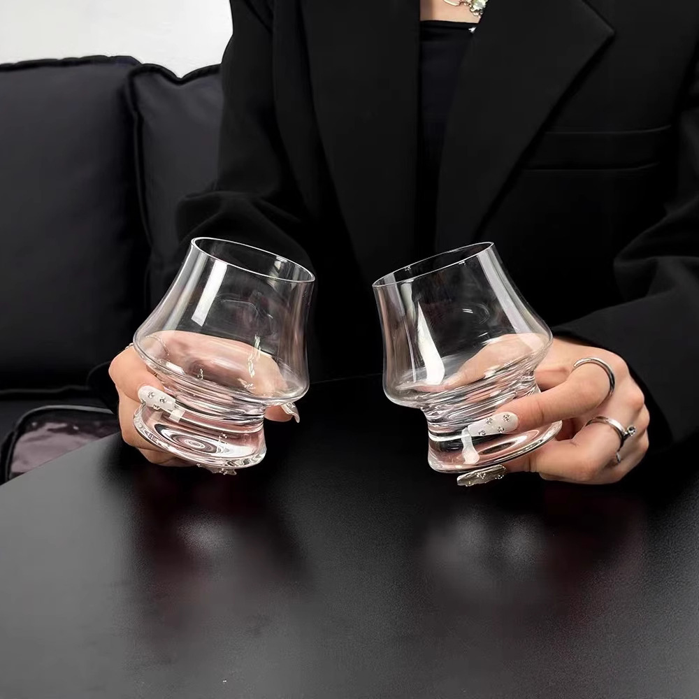 Crystal whisky glass, transparent glass, spirits blade glass, brandy glass, Martell aroma glass full figure