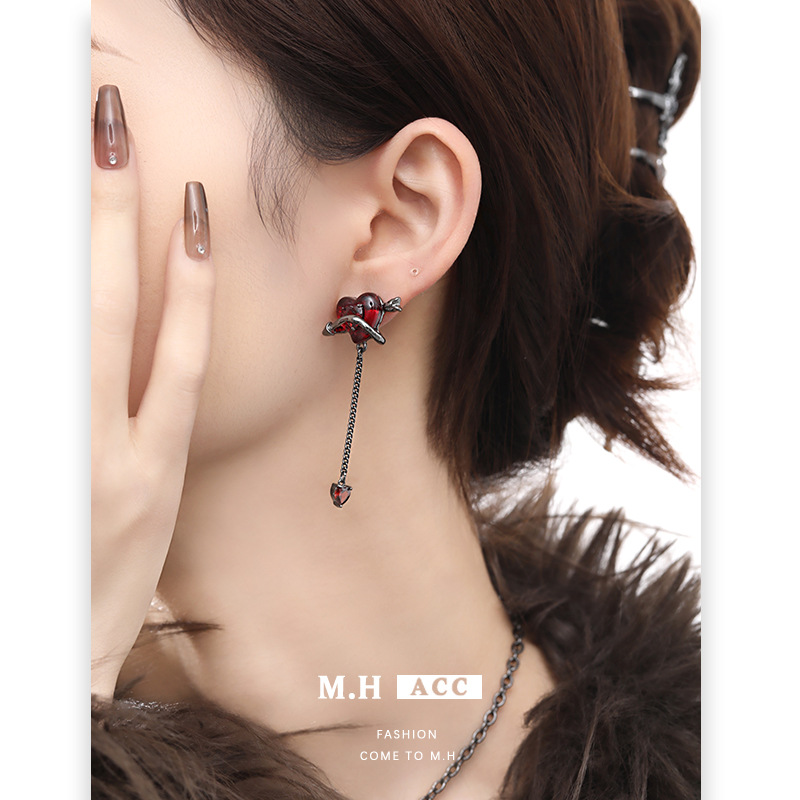 Cupid red heart-shaped arrowhead earrings, winter high-end style, ins sweet and cool style earrings, fresh and sweet earrings for women details Picture