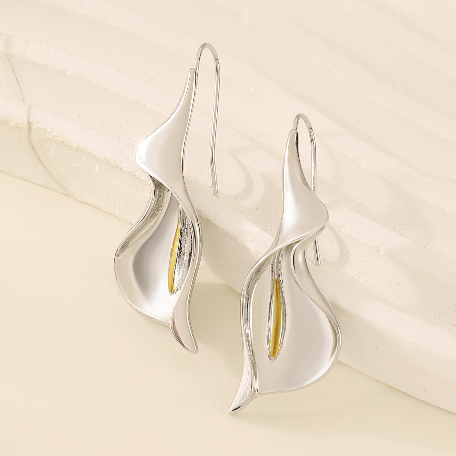 Cross-border best-selling lily of the valley, lily of the valley and calla lily earrings for women in Europe and America, elegant ethnic style earrings and ethnic style earrings Specification drawing