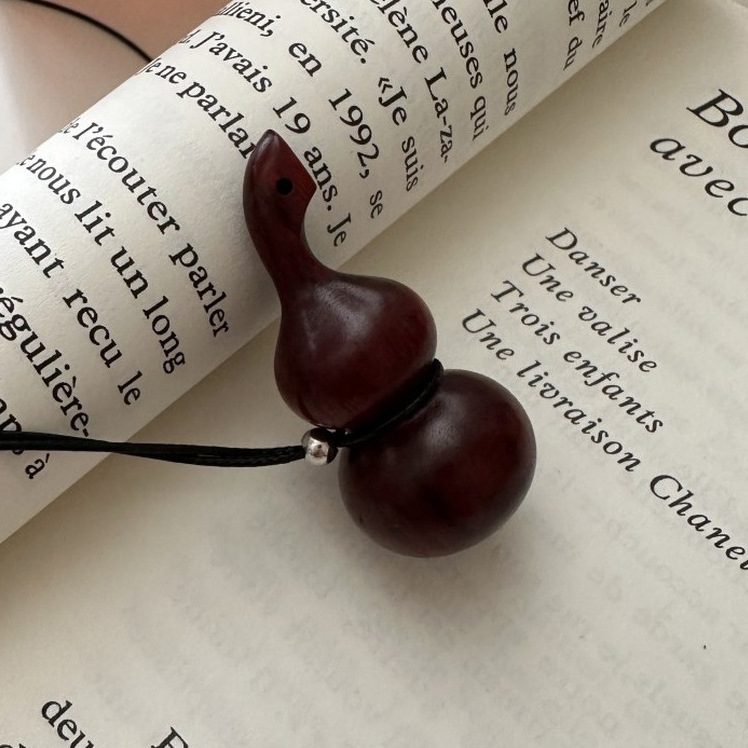 Artistic and retro new Chinese-style wooden gourd pendant, long leather rope necklace, versatile and fashionable women's neck chain, sweater chain details Picture