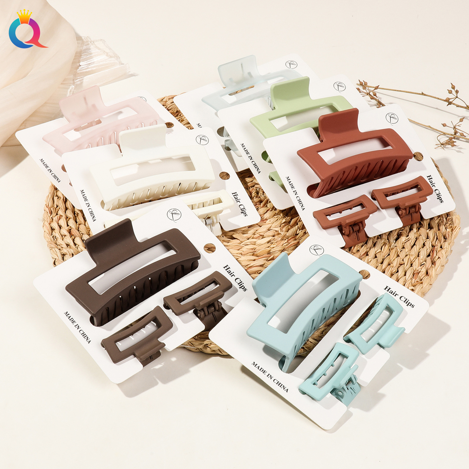 Qiyue high-end square-shaped hair clip set, ins simple hair clip, Women's ponytail shark clip hair accessory wholesale Application Scenario