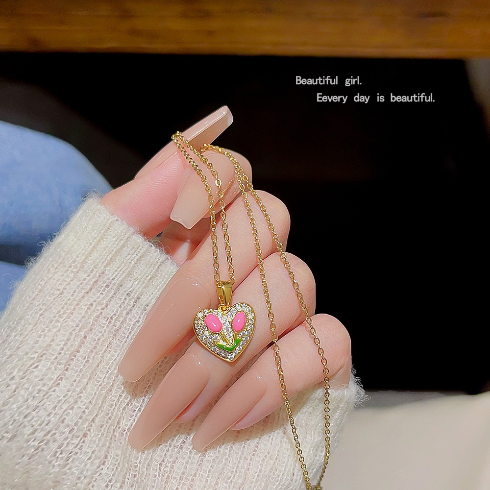 Rose heart necklace, non-fading titanium steel jewelry, Korean version simple heart necklace, little red heart bestseller collarbone chain Application Scenario
