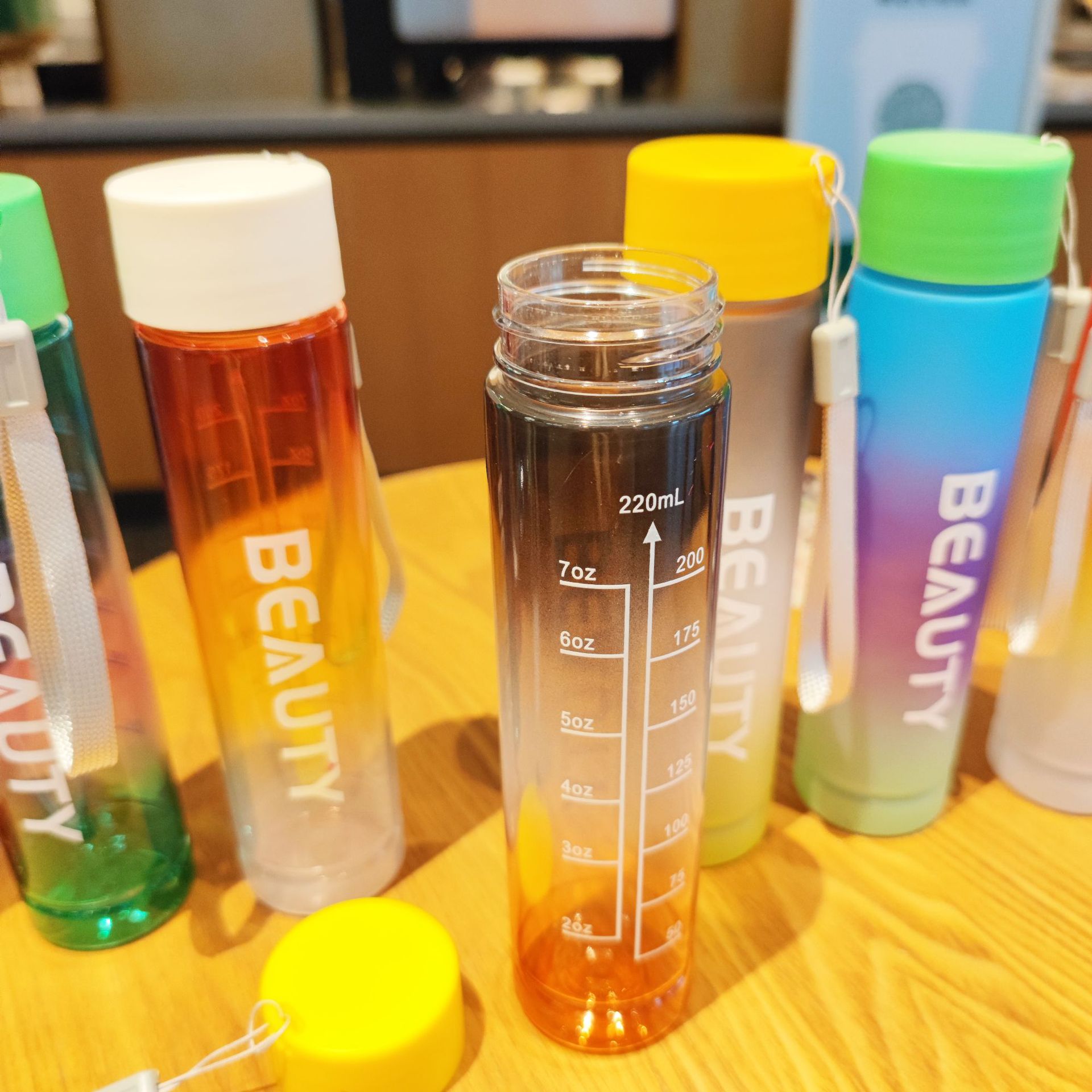 Mini pocket cup 220ml outdoor student pocket cup, direct drinking plastic cup, colorful frosted gradient, drawstring juice Specification drawing