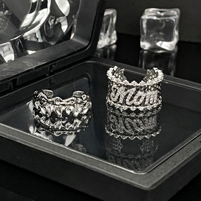 European and American lace hollowed-out dark color-separated punk personality open ring, a high-end, elegant, fashionable and cool ring for women Application Scenario