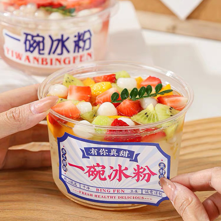 Disposable dessert takeout boxes for ice powder bowls, transparent takeout boxes for fruit scoops, and takeout boxes for street vendors Application Scenario