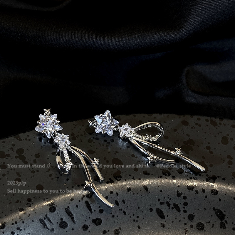 Japanese and Korean micro-inlaid star-shaped elegant earrings, women's tassel long, light luxury and high-end style ear studs, exquisite and cold style earrings details Picture