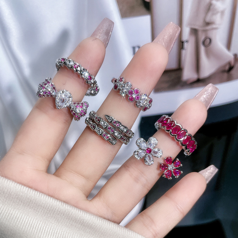 The new cool and dazzling rose red bow flower ring with a unique opening snake-shaped ring is a trendy index finger ring from ins full figure
