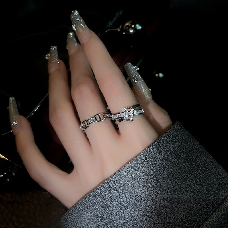 This is a versatile and stylish ring for women. It is a unique and individualistic index finger ring with an adjustable opening. It features a cold and luxurious style with a slight inlay Application Scenario