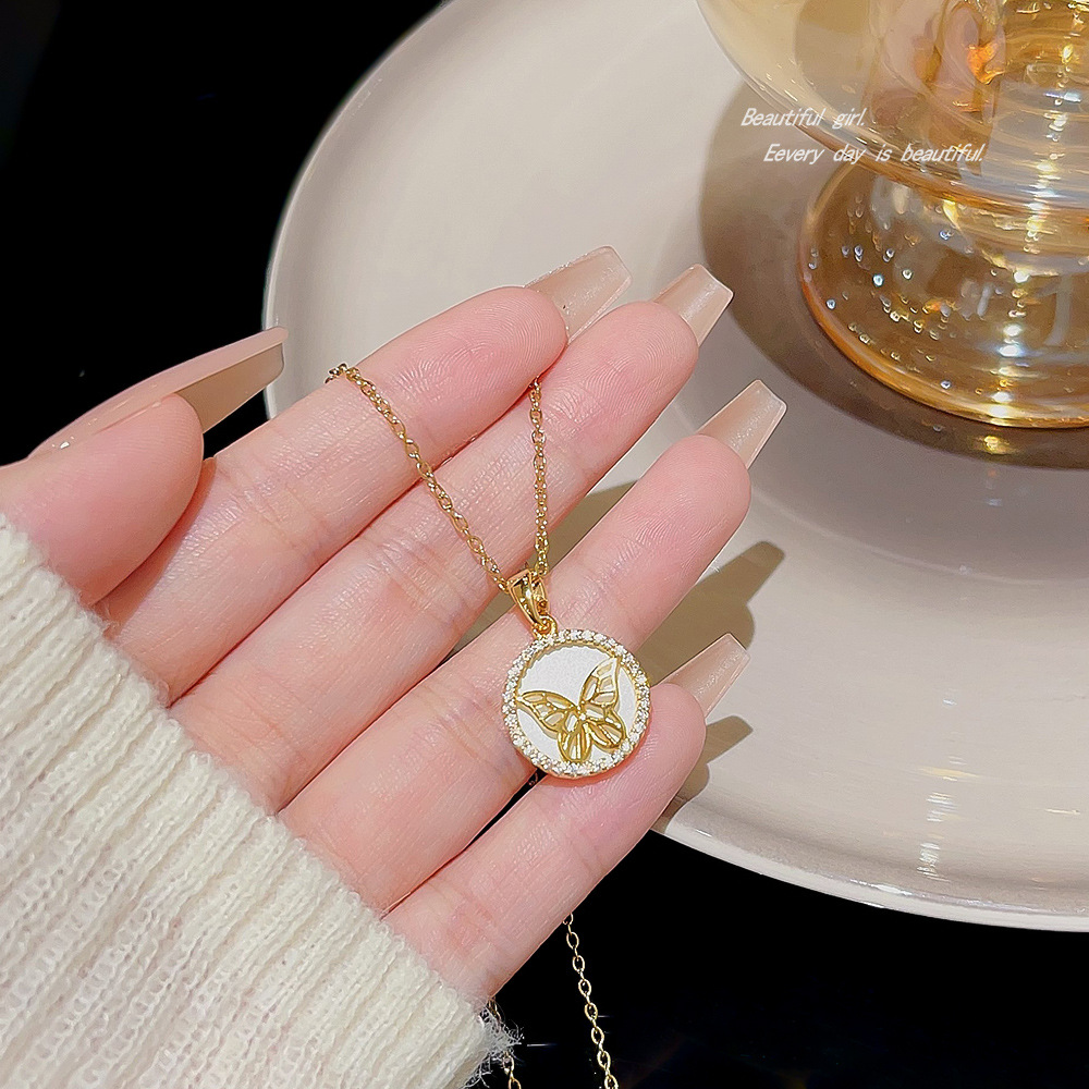 The new 2025 ins cold style circular butterfly necklace accessory for girls, a niche design collarbone chain Application Scenario