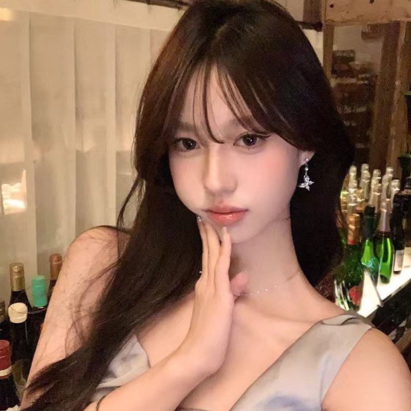 The super ethereal butterfly tassel earrings exude a light luxury, exquisite and high-end feel for women. The versatile zircon stud earrings are best-selling internet-famous earrings Specification drawing