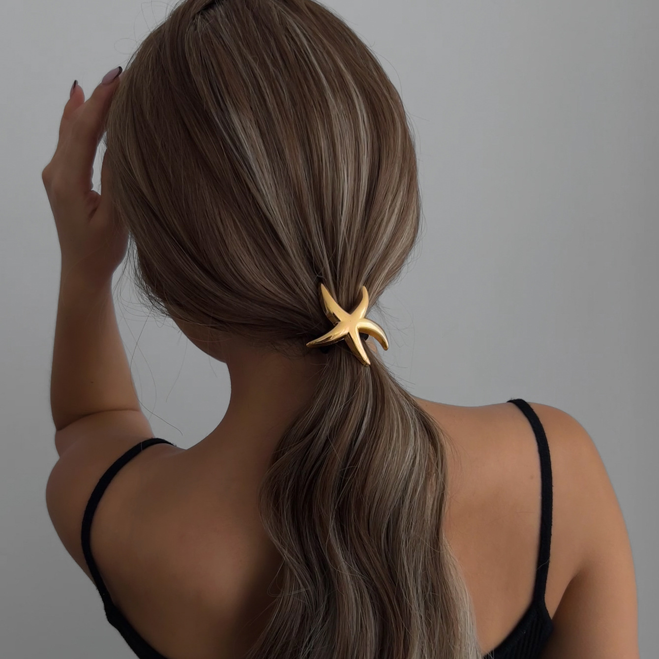 Cross-border European and American accessories, alloy ponytail hair tie, personalized starfish hair accessory, high-end sense, simple and fashionable headwear for ladies Application Scenario