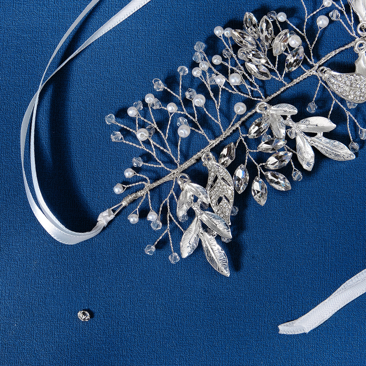 Cross-border accessories: Crystal bridal hair band, wedding dress headwear, retro brined hair, wedding hair accessories, handcrafted rhinestone headband Application Scenario