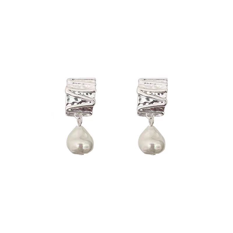 Textured pearl earrings for women, simple, fashionable, individual and elegant. S925 stud earrings, versatile and elegant earrings Item Picture