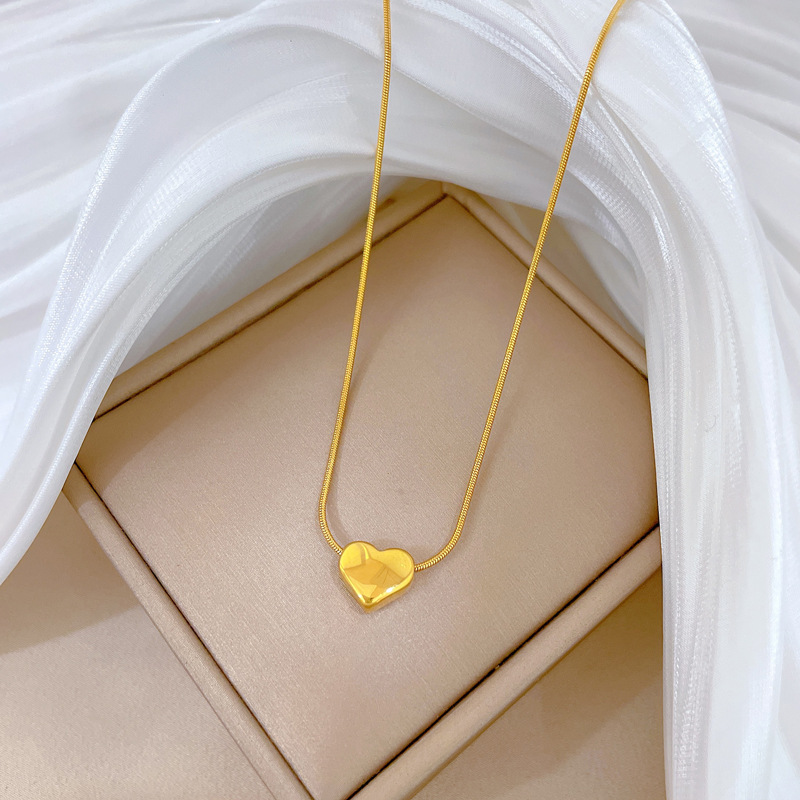 【 All-titanium Steel 】 Light luxury snake bone chain heart furnace, real gold necklace, female Instagram Internet celebrity collarbone chain accessory Application Scenario