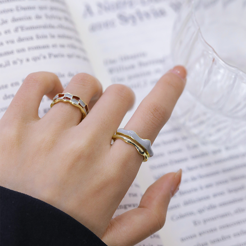 A high-end, personalized, drip-glazed checkerboard open ring with a cold and elegant feminine style, a new trendy, ins light luxury food ring Application Scenario