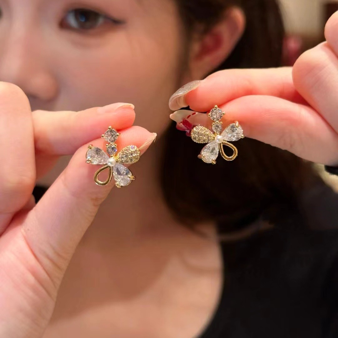 Light luxury design, forest-themed flower and white stone style, niche and versatile, high-end and exquisite stud earrings 2025 new style earrings Application Scenario