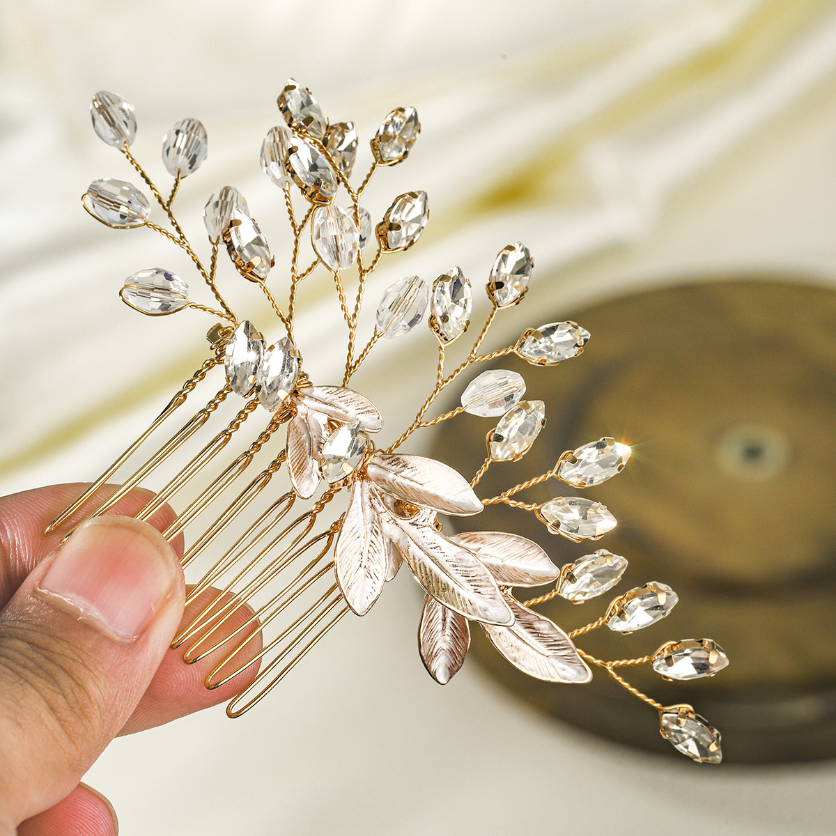 A new Korean bride's hair comb, birthday, wedding, photo shoot and headwear, a versatile and light luxury handcrafted crystal accessory Specification drawing
