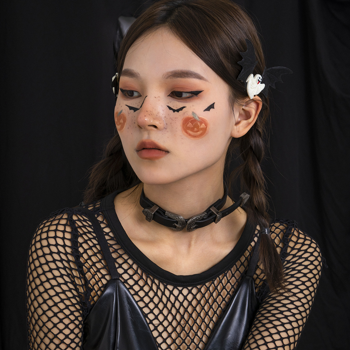 Sweet and cool black PU heart-shaped necklace from Europe and America, choker personalized Halloween collarbone chain collar Specification drawing