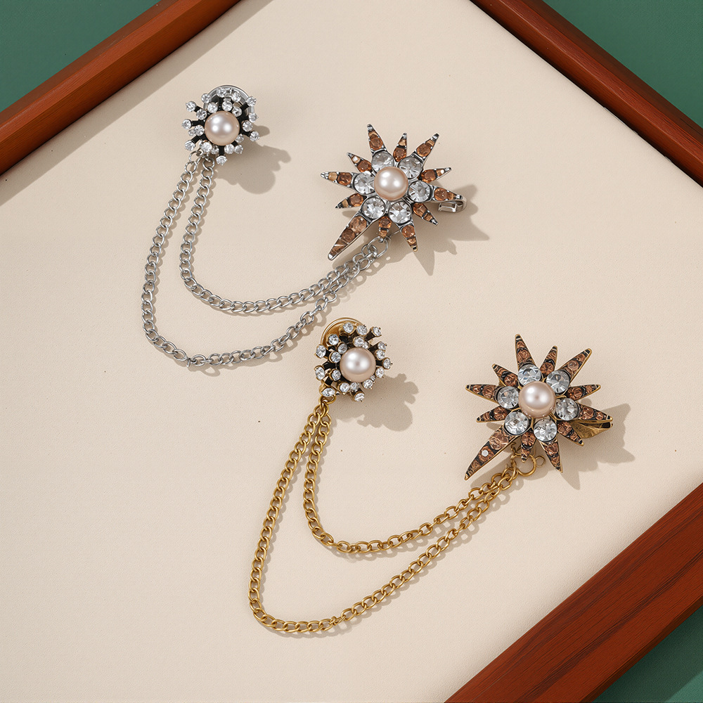 Korean-style retro pearl diamond-encrusted star-studded high-end suit brooch, metal chain tassel, niche design brooch full figure