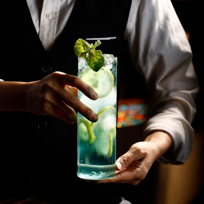 Transparent, thin and straight glass cocktail cups, simple long drinking cups, Colin cups, juice cups, extended straight water cups Application Scenario