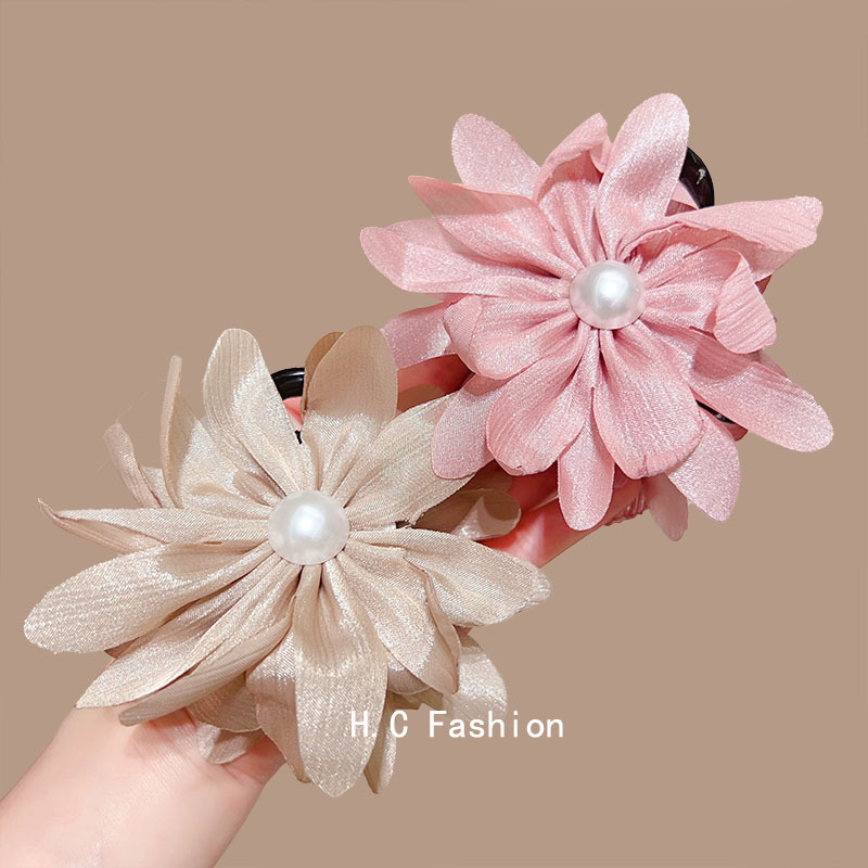 New sweet French flower hairpin for the back of the head, fresh and gentle updo hairpin, shark ponytail hairpin Application Scenario