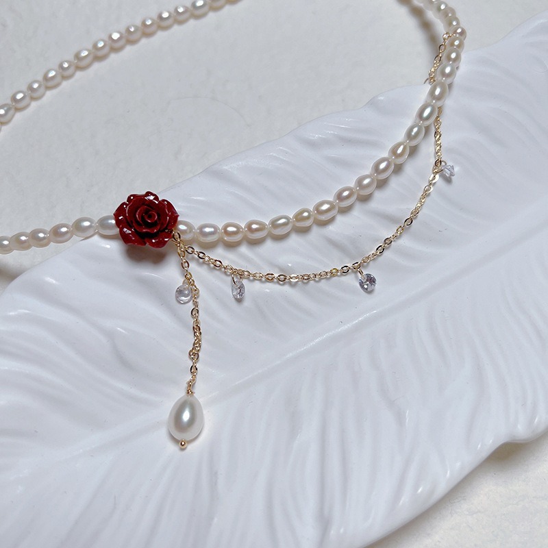 Rose flower zircon pearl necklace, Korean niche design sense, ins style neck chain, collarbone chain, elegant necklace for women Application Scenario