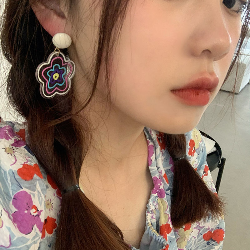Colorful transparent flower stud earrings ~ins niche design sense spring and summer earrings, versatile for women, color-blocking retro earrings trend Application Scenario