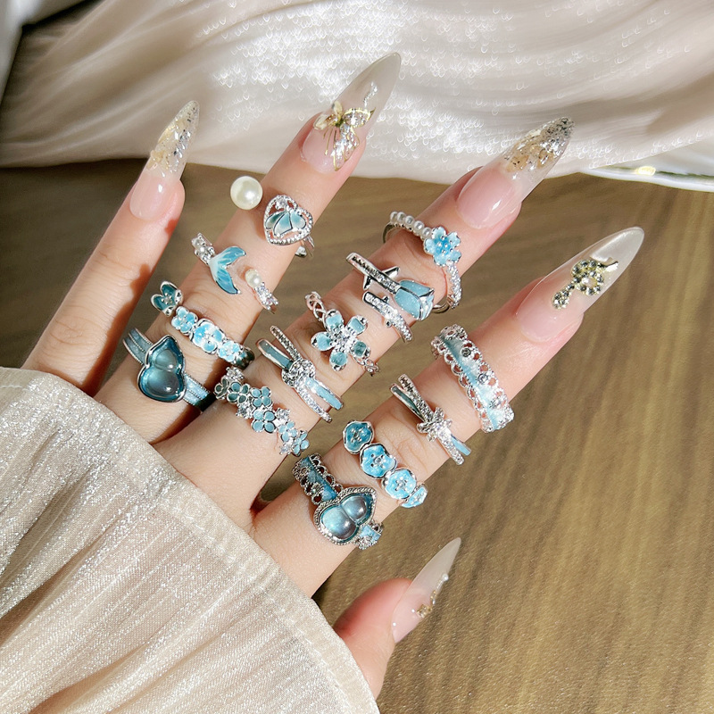 A traditional Chinese style glacier blue gradient with a cool and refreshing liquid butterfly ring, a women's light luxury and cold style sweet and cool fashionable index finger ring Specification drawing