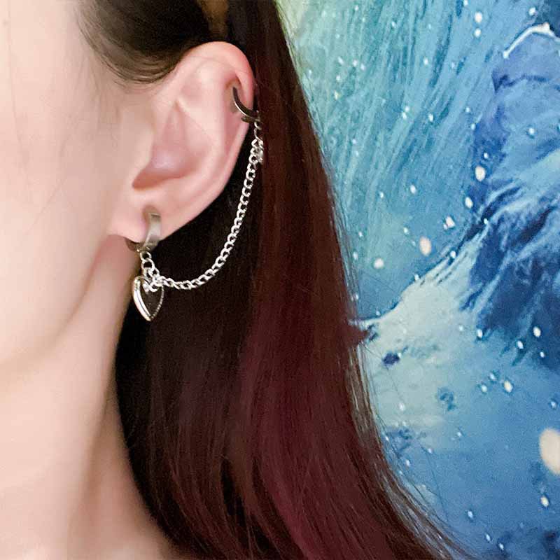 Hip-hop sweet and cool dark style titanium steel chain one-piece heart-shaped ear clips, no ear holes, ear bone clips, niche design earrings details Picture