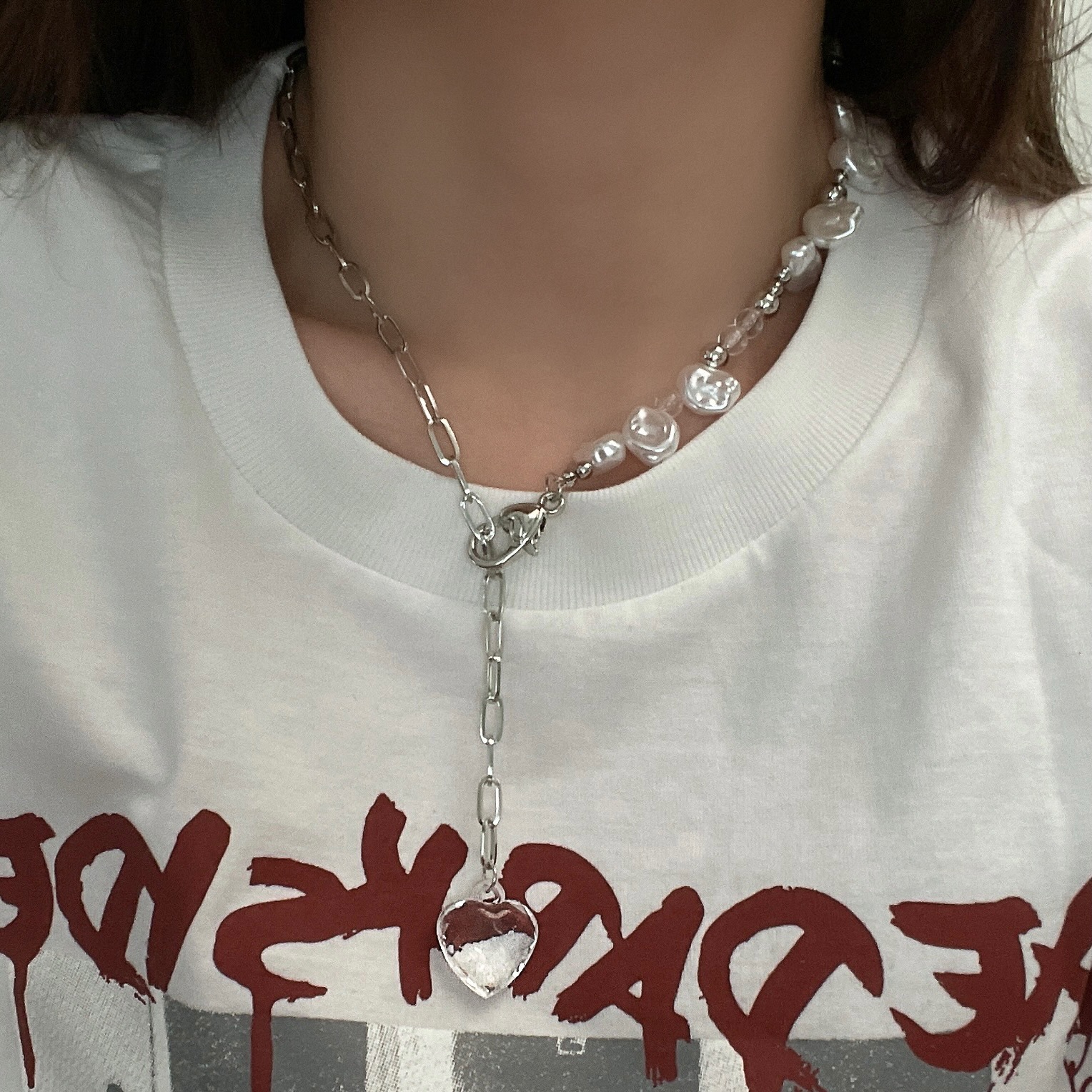 ins irregular-shaped pearl transparent heart collarbone chain, fairy personality heart-shaped niche design necklace, fashionable and trendy neck chain details Picture