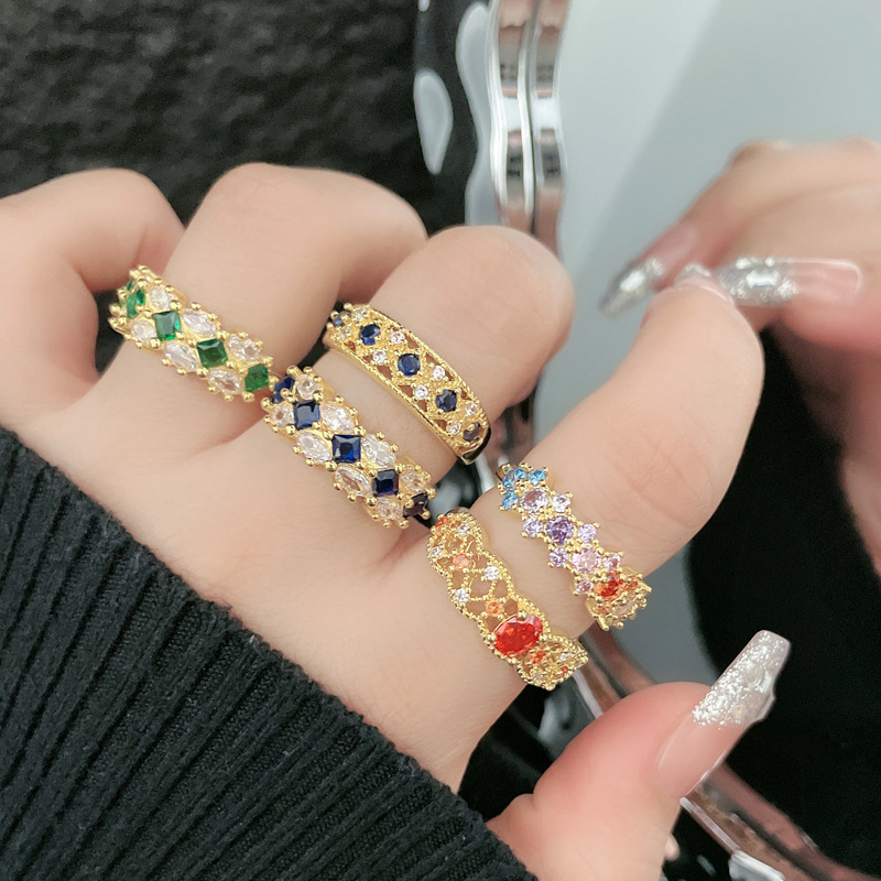 French retro Western Regions lace hollowed-out colored diamond open ring, feminine, niche design sense, light luxury and exquisite ring full figure