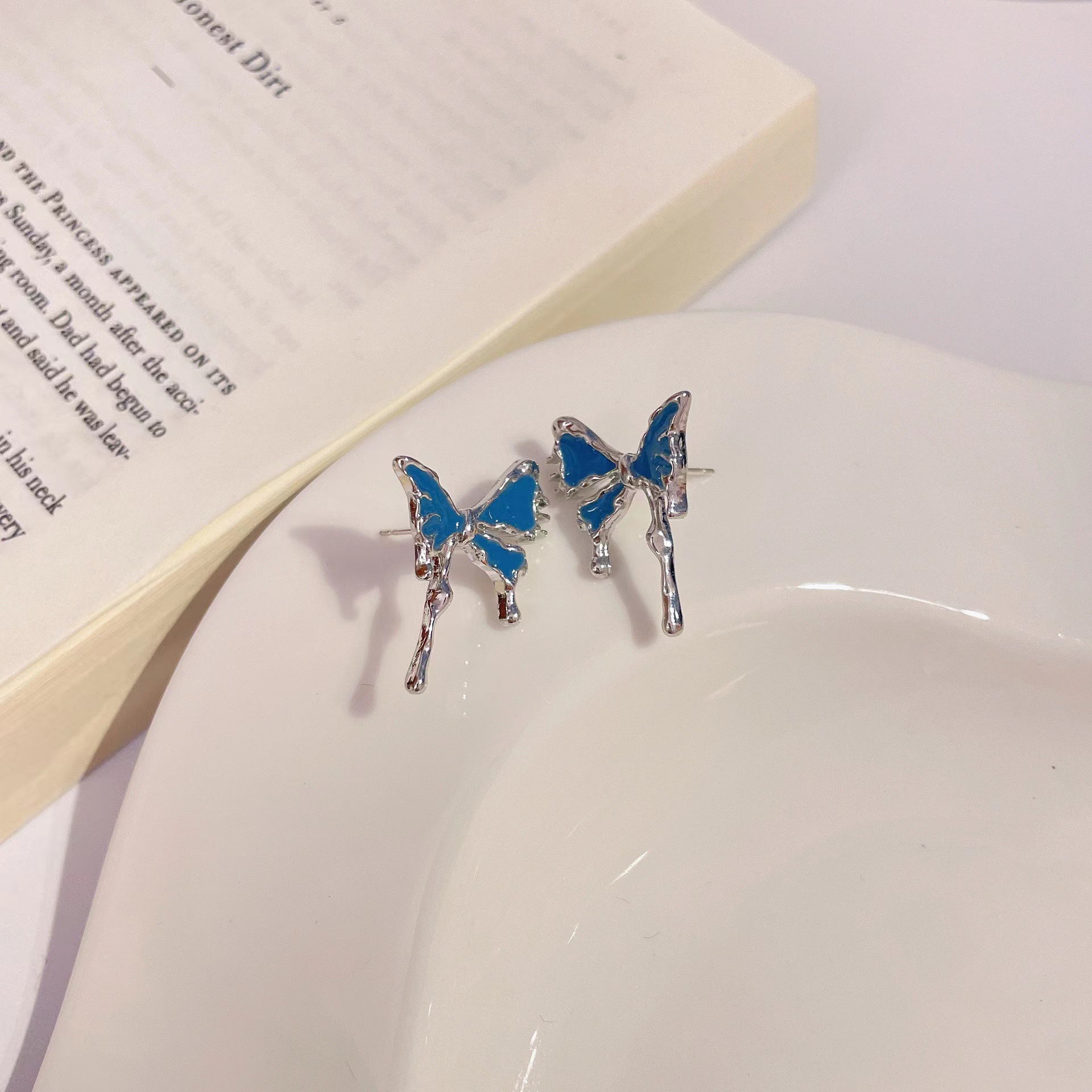 S925 silver needle abstract irregular bow design stud earrings, InS-style blue earrings, retro earrings Application Scenario