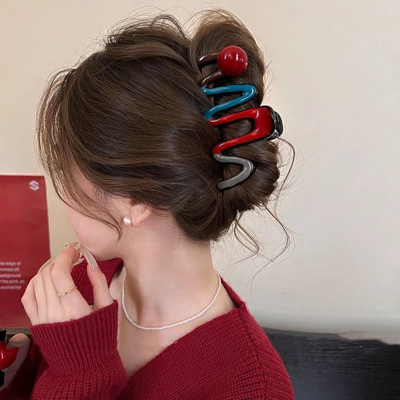 Retro Angolan red autumn and winter hairpin for women, large hair volume, back of the head hairpin, high-end shark hairpin Specification drawing