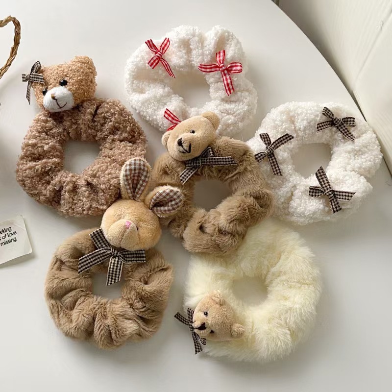 For the autumn and winter of 2024, there will be a sweet and cute plush hair band, a little bear headband, a fluffy large intestine circle, a bun hairstyle, and a rubber band headwear details Picture