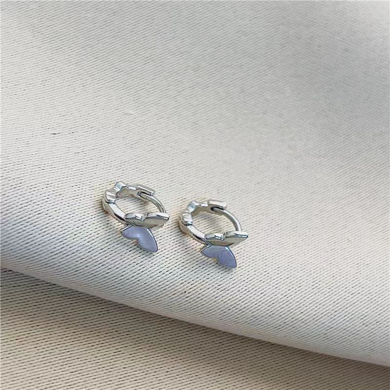 The new butterfly earring earrings feature a niche design for women, exuding a sense of sophistication. They are in an Instagram cool and cool style, with small ear loops and stud earrings Specification drawing