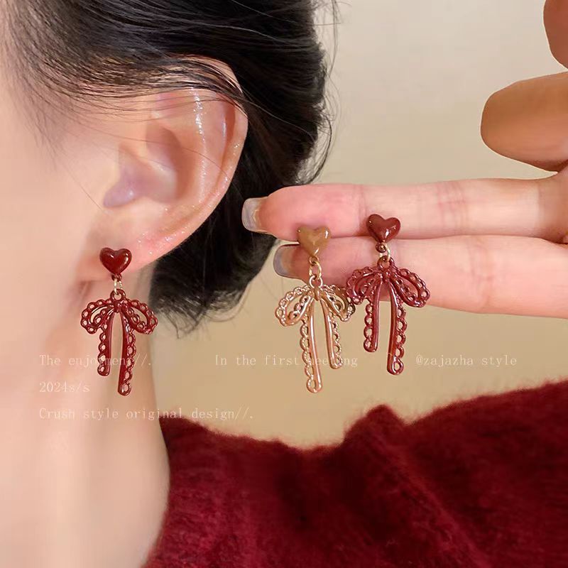 Retro wine-red heart-shaped bow earrings, Hong Kong-style, niche and high-end stud earrings, versatile earrings for daily commuting full figure