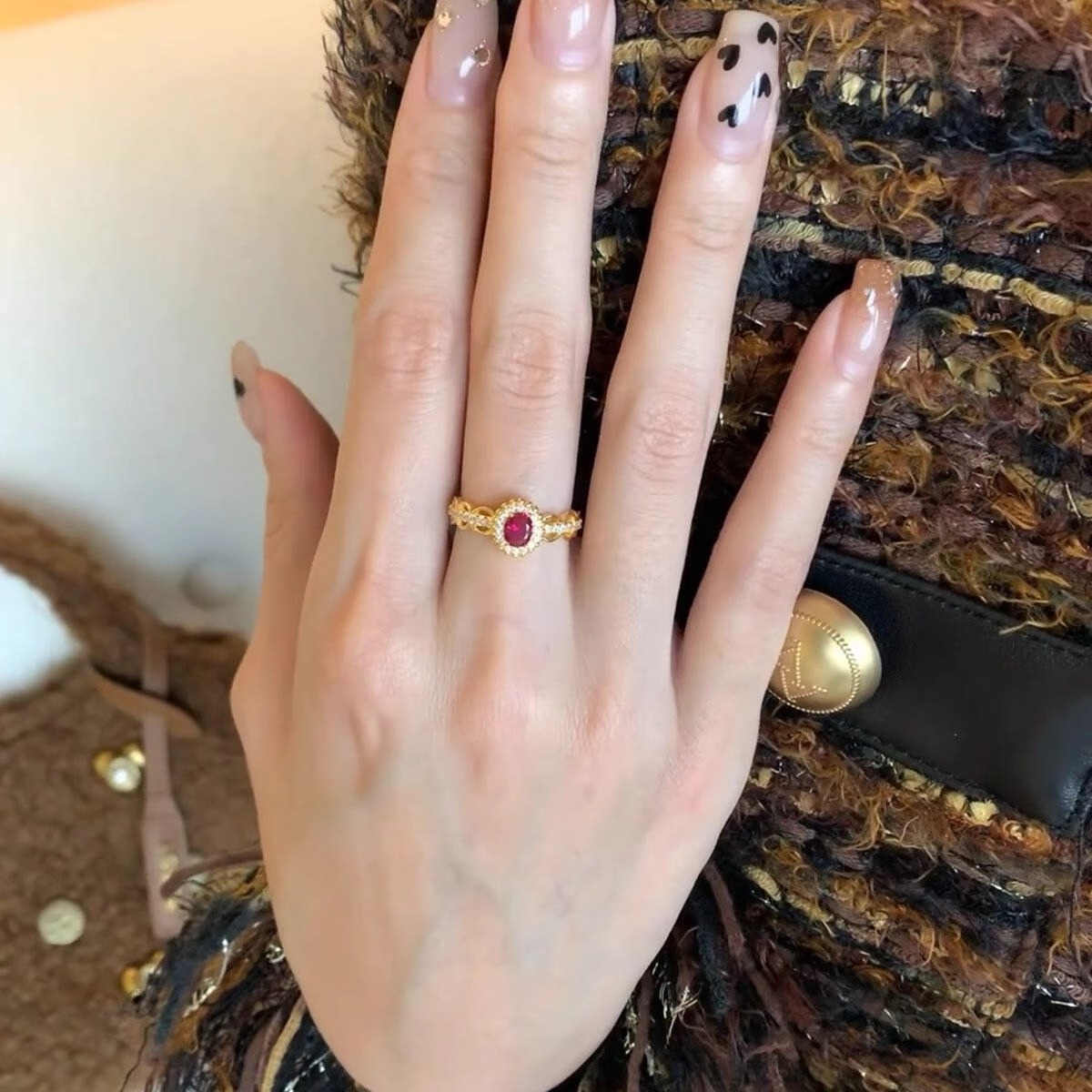 A vintage zircon lace ruby ring for women, a unique and niche design with a high-end feel Specification drawing