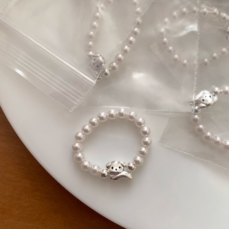 A niche design of a little dog pearl elastic rope ring, cute, simple and versatile index finger ring with a light luxury and high-end feel Application Scenario
