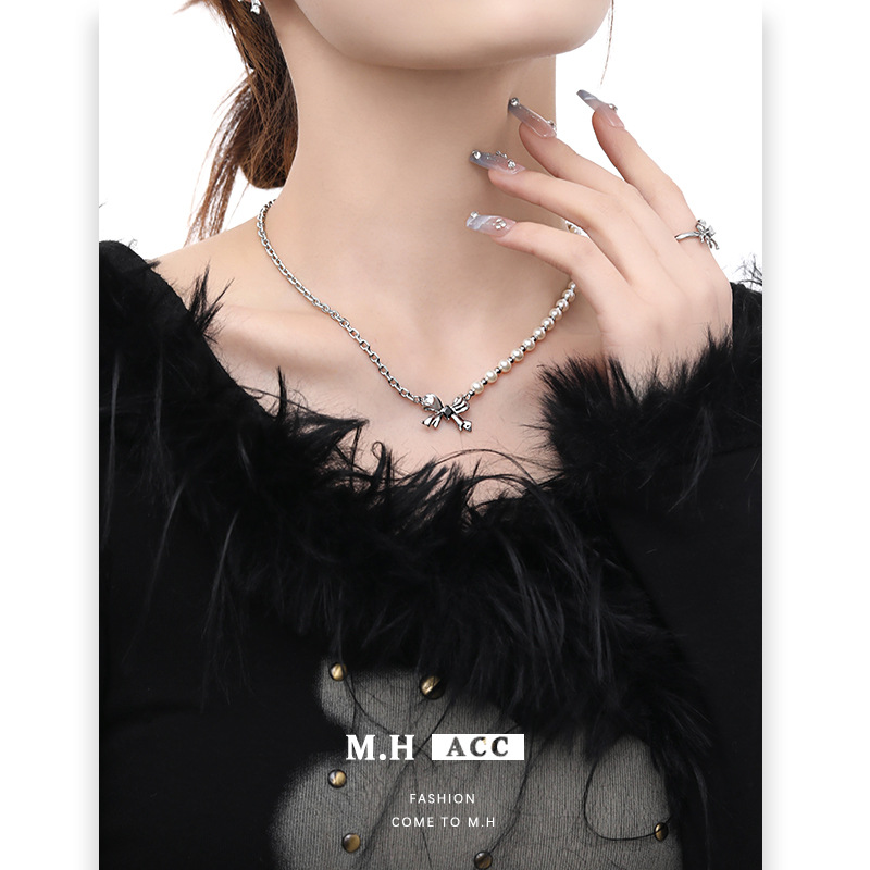 Black and white bow pearl necklace accessory for women, simple and ins style, versatile collarbone chain, fashionable and elegant pendant wholesale details Picture