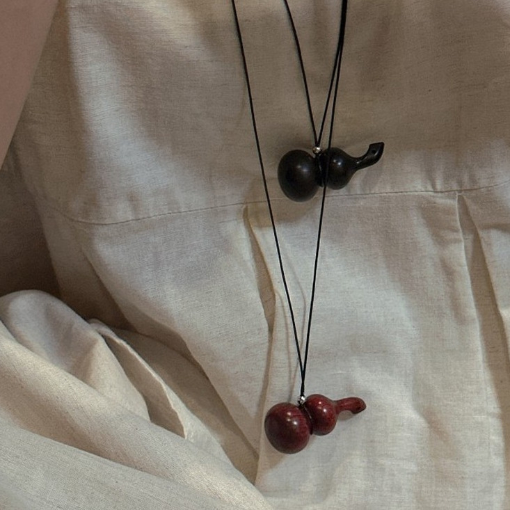 Artistic and retro new Chinese-style wooden gourd pendant, long leather rope necklace, versatile and fashionable women's neck chain, sweater chain full figure