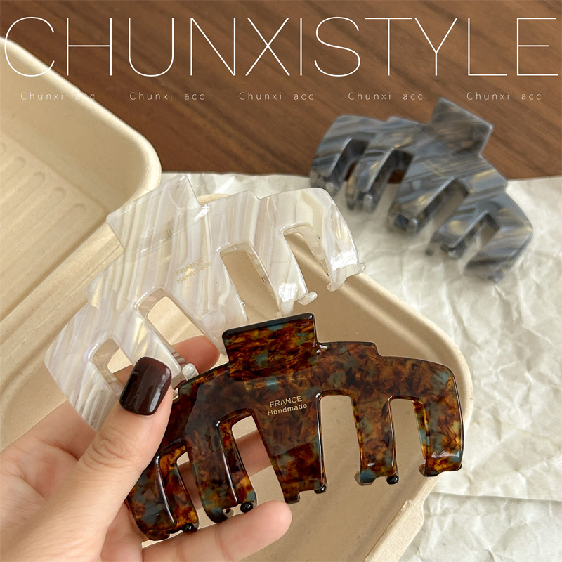 Korean acetate milk coffee texture hair clips, hairpin clips, simple and versatile hair clips, hair accessories, shark clips at the back of the head full figure