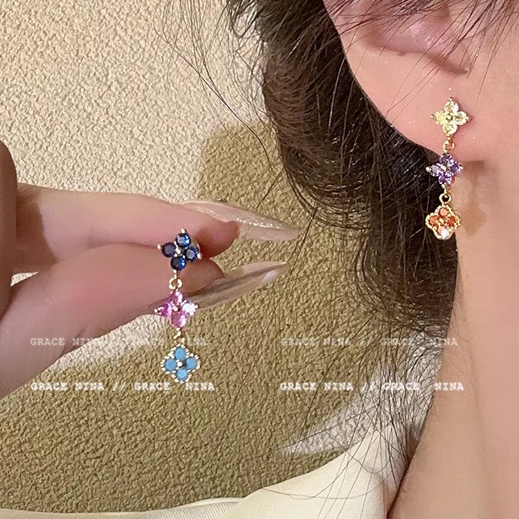 So beautiful! The zirconium four-leaf clover tassel earrings exude a light luxury and high-end charm. They are unique and exquisite earrings for women full figure